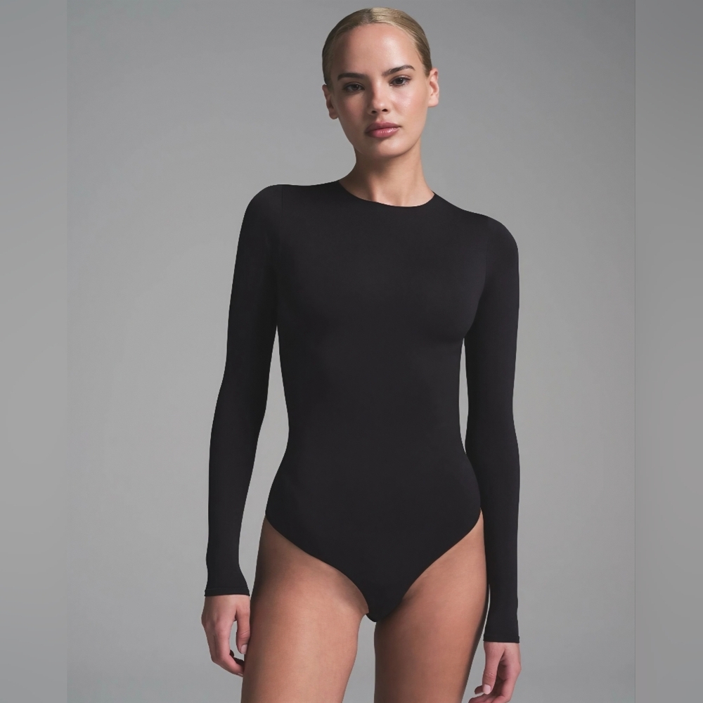 SKIMS!! Essential Cowl Neck Long Sleeve Thong Bodysuit- In Onyx